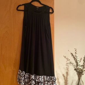 Lovely sleeveless dress with black and white tiered ruffle hem